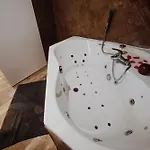 Avec Jacuzzi Ou Dans Les Bois Pensjonat 4*