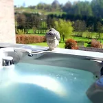 Avec Jacuzzi Ou Dans Les Bois Gesves