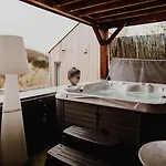 Avec Jacuzzi Ou Dans Les Bois 4*