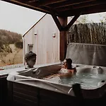 Avec Jacuzzi Ou Dans Les Bois 4*