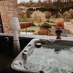 Avec Jacuzzi Ou Dans Les Bois 4*