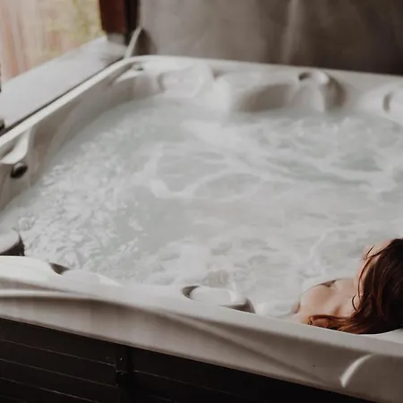 Pensjonat Avec Jacuzzi Ou Dans Les Bois Gesves