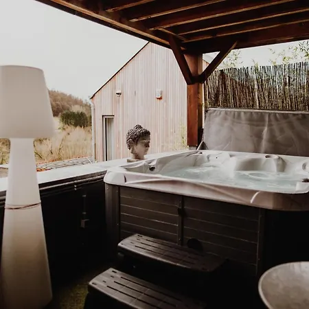 Pensjonat Avec Jacuzzi Ou Dans Les Bois 4*
