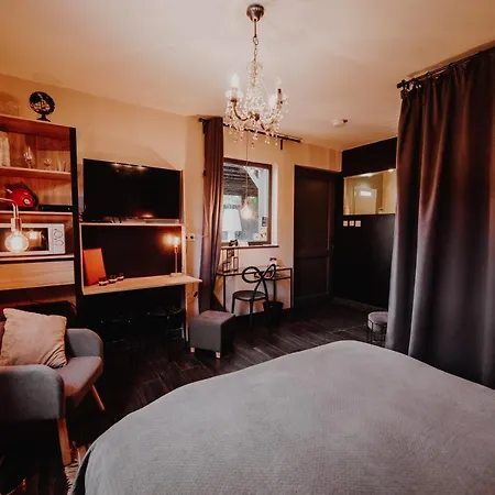 At - D'hote Avec Jacuzzi Et Dans Les Bois 3* Gesves