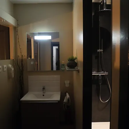 Affittacamere At - D'hote Avec Jacuzzi Et Dans Les Bois Gesves