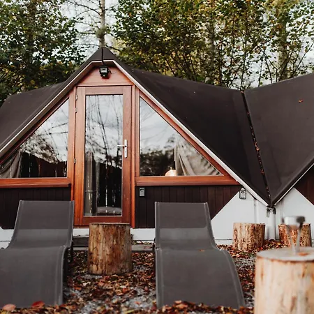 Pensjonat Avec Jacuzzi Ou Dans Les Bois 4*