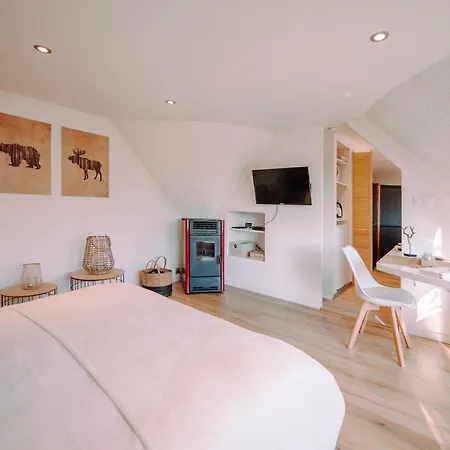 Guest house At - D'hote Avec Jacuzzi Et Dans Les Bois 3*