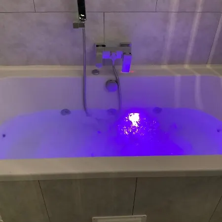At - D'hote Avec Jacuzzi Et Dans Les Bois Affittacamere 3*