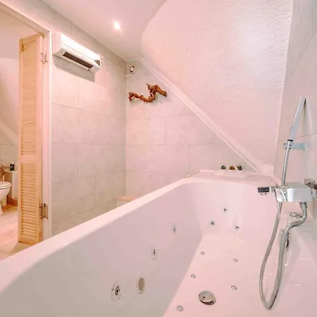 Avec Jacuzzi Ou Dans Les Bois Pensjonat