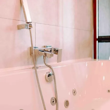 Avec Jacuzzi Ou Dans Les Bois 4*