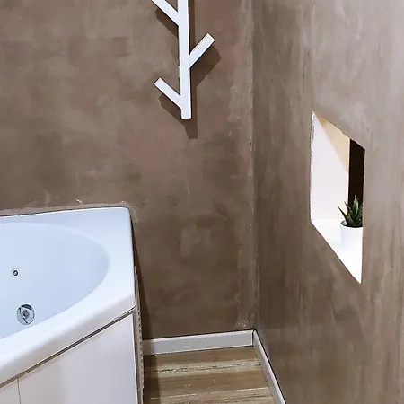 Pensjonat Avec Jacuzzi Ou Dans Les Bois