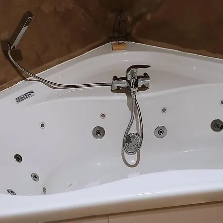 Vendégház Avec Jacuzzi Ou Dans Les Bois