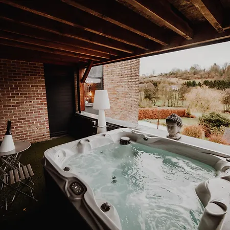 Avec Jacuzzi Ou Dans Les Bois ゲストハウス Gesves